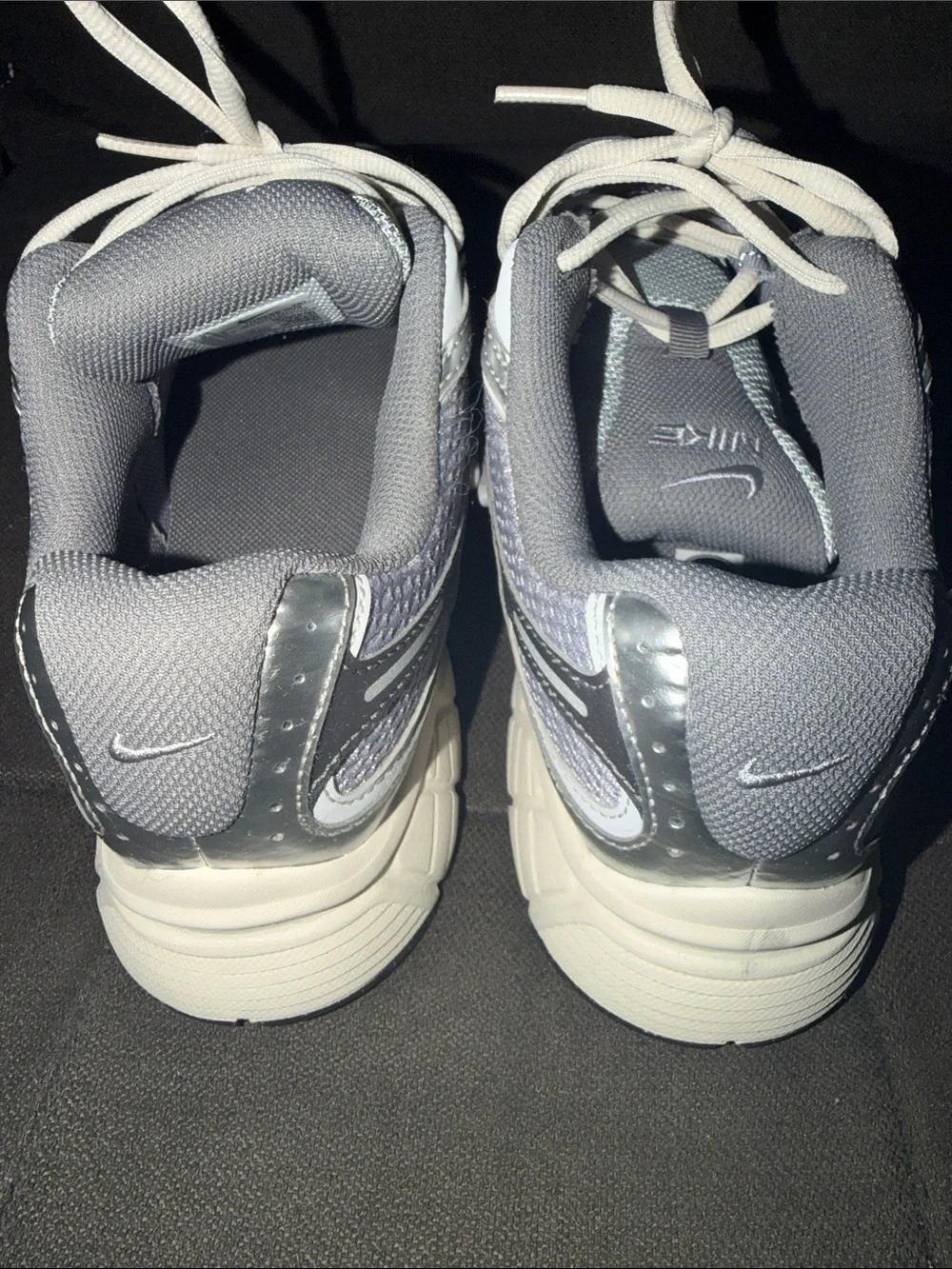 Nike Vomero 5 Shoes - men size 9.5/ women 11